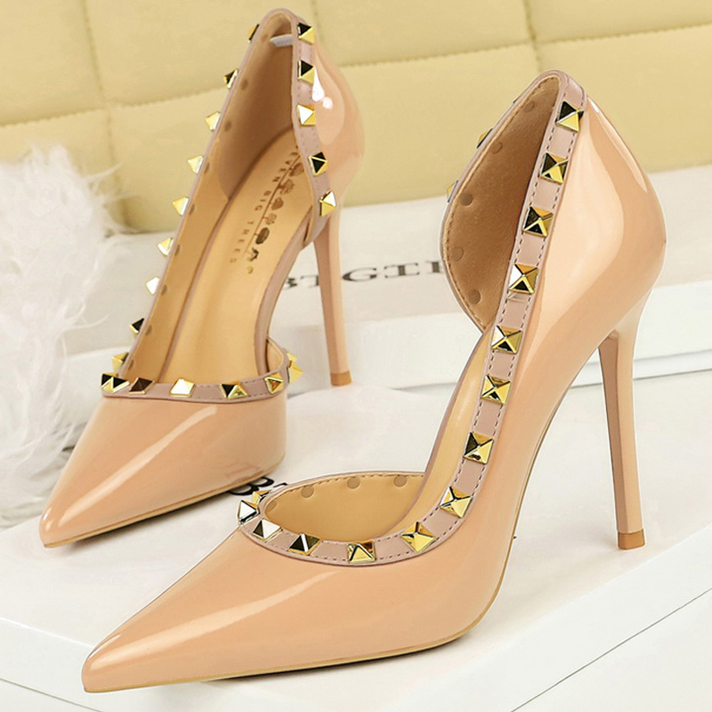 Sexy Women Pumps Rivet Design  - Shoe Tree 评论和价格